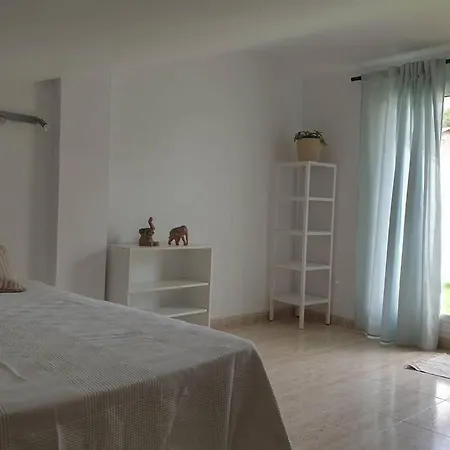Casa Con Jardin Y Piscina En Zona Tranquila Holiday home