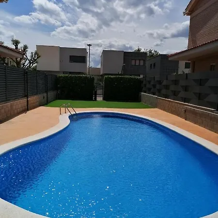 Casa Con Jardin Y Piscina En Zona Tranquila Holiday home *