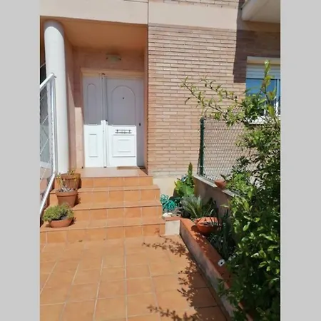 別荘 Casa Con Jardin Y Piscina En Zona Tranquila カンブリルス