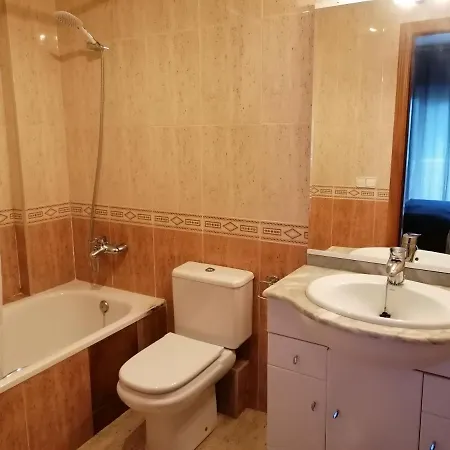 Casa Con Jardin Y Piscina En Zona Tranquila 別荘 *